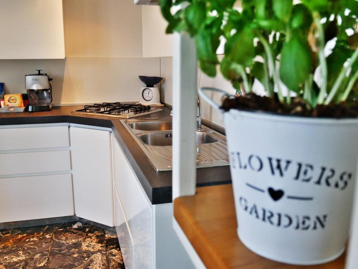 La Casetta Di Nonna Pina - Appartamento Con Cucina In Pieno Centro Torre Annunziata Exterior foto
